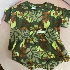 NWOT Old Navy 2 piece out fit baby boy